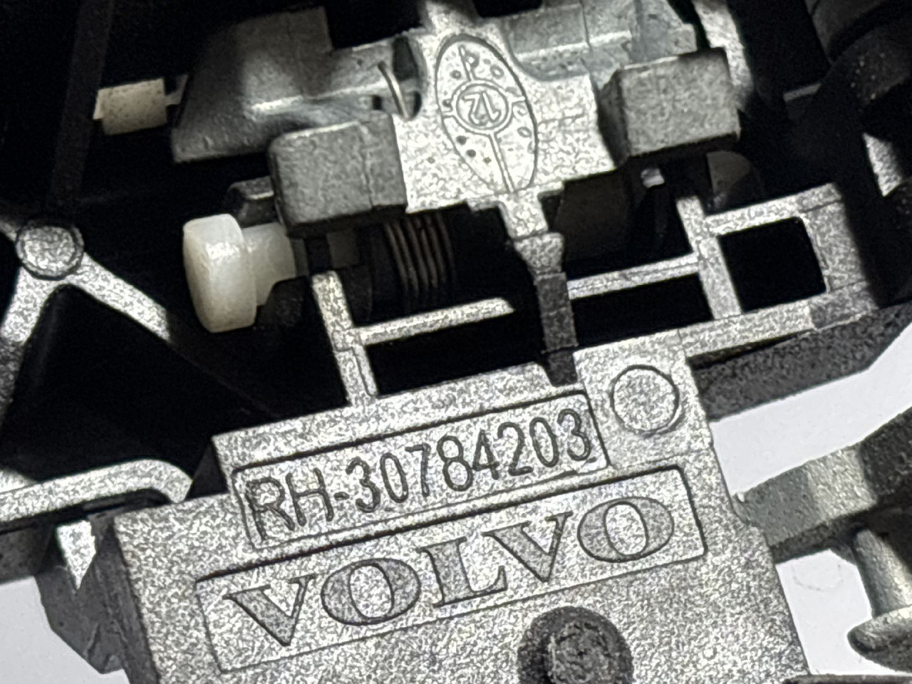 DIJELOVI RUCKA VRATA VOLVO XC60 > 08-13 30784203