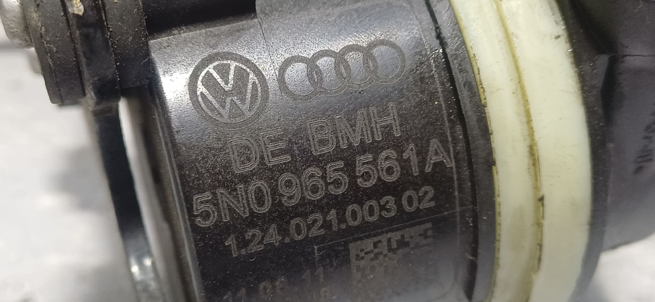 DIJELOVI POMOCNA PUMPA VODE VW PASSAT B7 > 10-14 1.6 5N0965561A