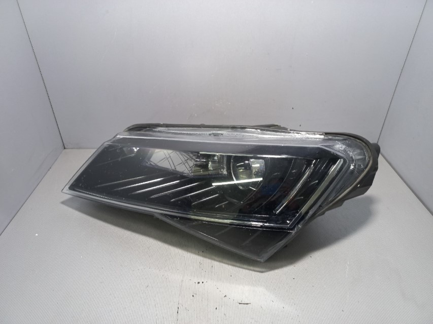 DIJELOVI FAR SKODA SUPERB > 15-19 3V1941015B