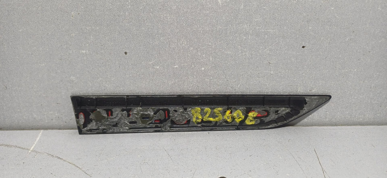 DIJELOVI ZADNJI ZNAK VW GOLF 8 > 19-