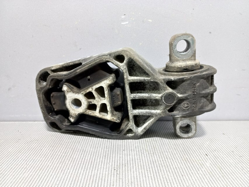 NOSAC MOTORA MERCEDES A KLASA (W176) > 12-15 A246240120