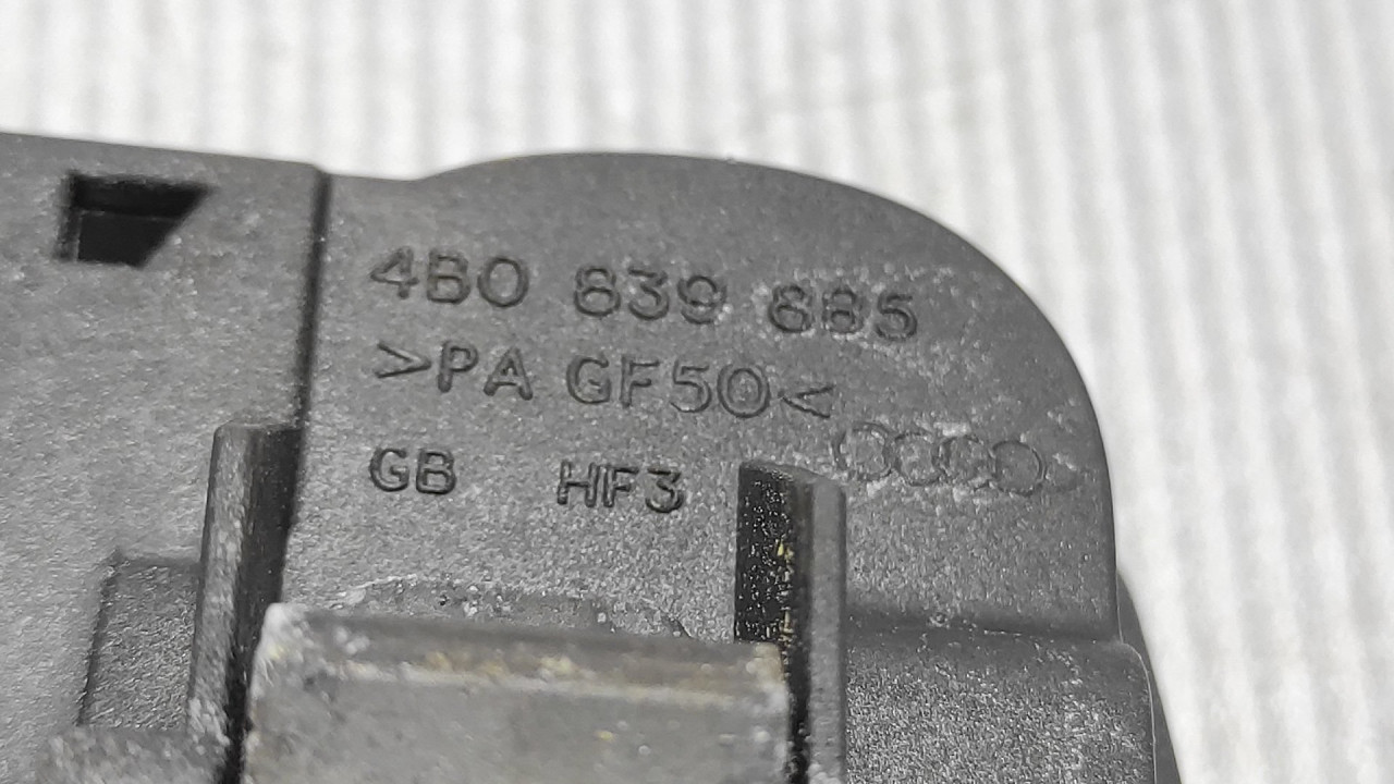 DIJELOVI RUCKA VRATA AUDI A3 > 08-12 4B0839885