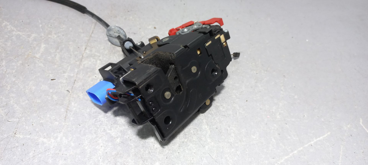 DIJELOVI BRAVA VRATA VW TOURAN > 03-06 3D1837016