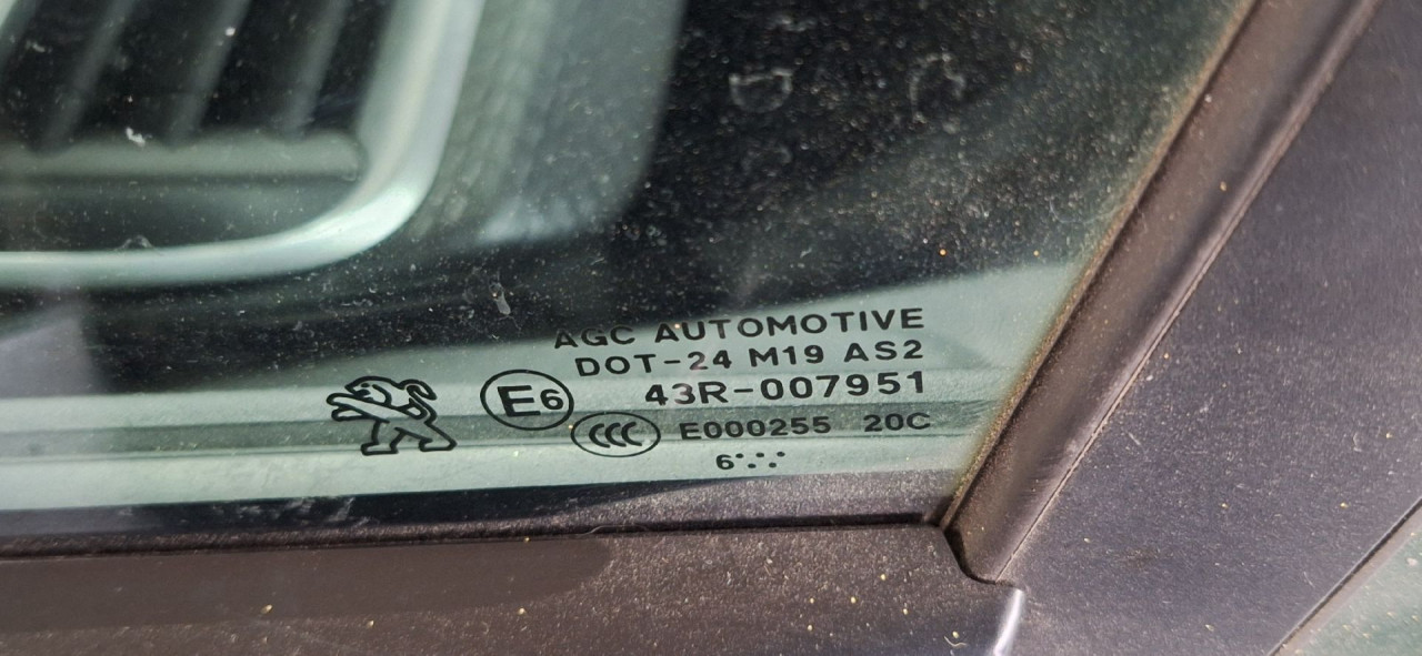 DIJELOVI STAKLO PEUGEOT 2008 > 16-19 1.6