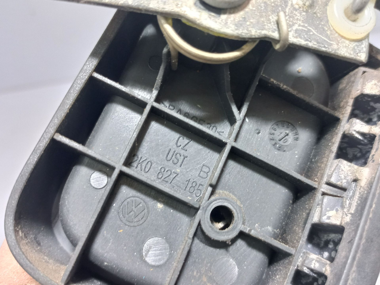 UNUTRASNJA RUCKA VRATA VW CADDY > 03-10 2K0827185
