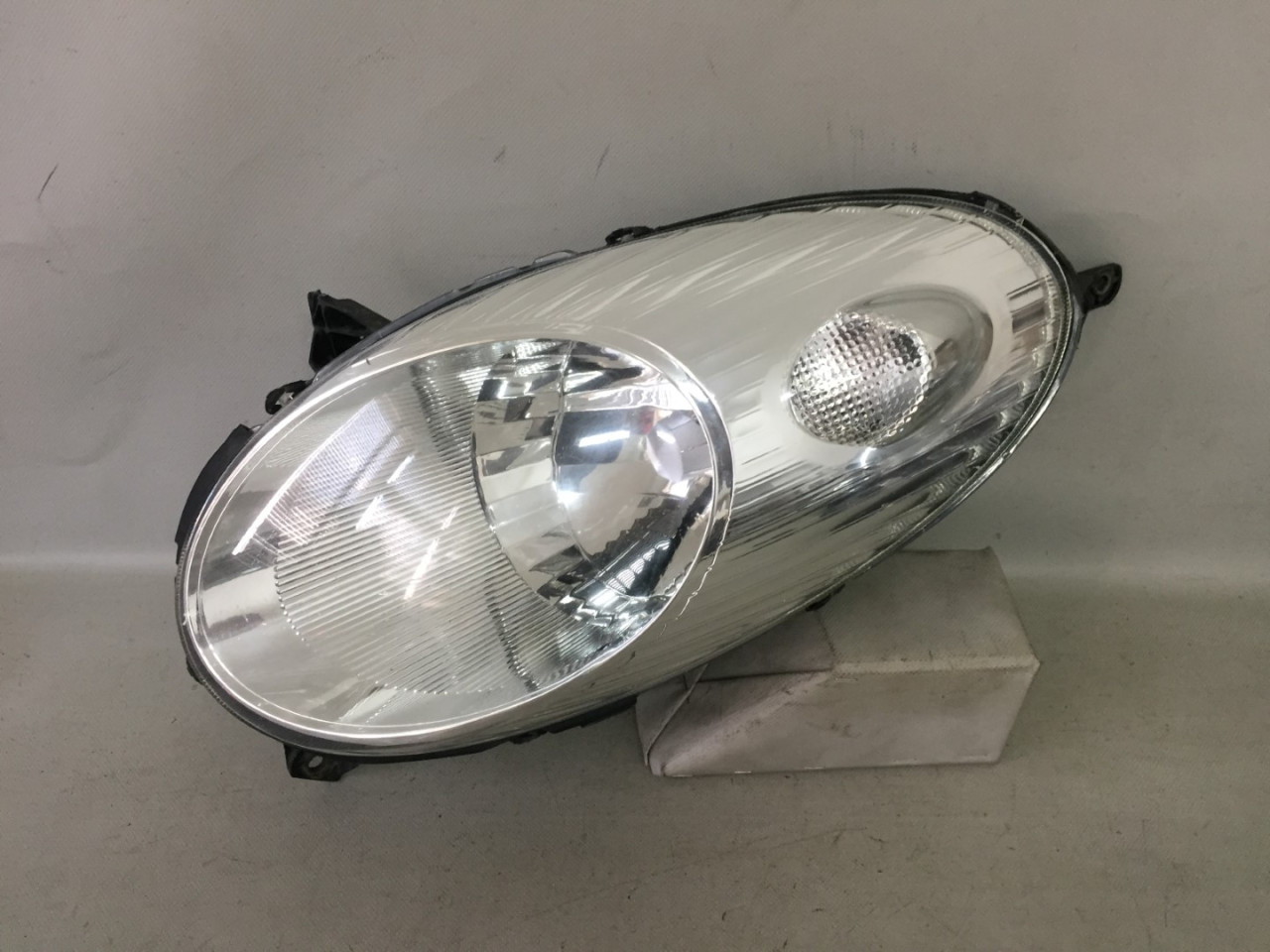DIJELOVI FAR NISSAN MICRA > 03-05 26060BC50B