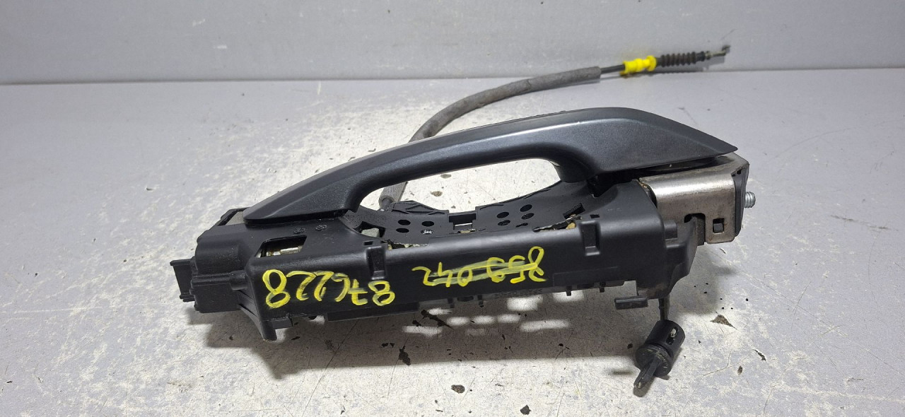 DIJELOVI RUCKA VRATA AUDI A4 (B9) > 15-18 2.0 8W02837812A