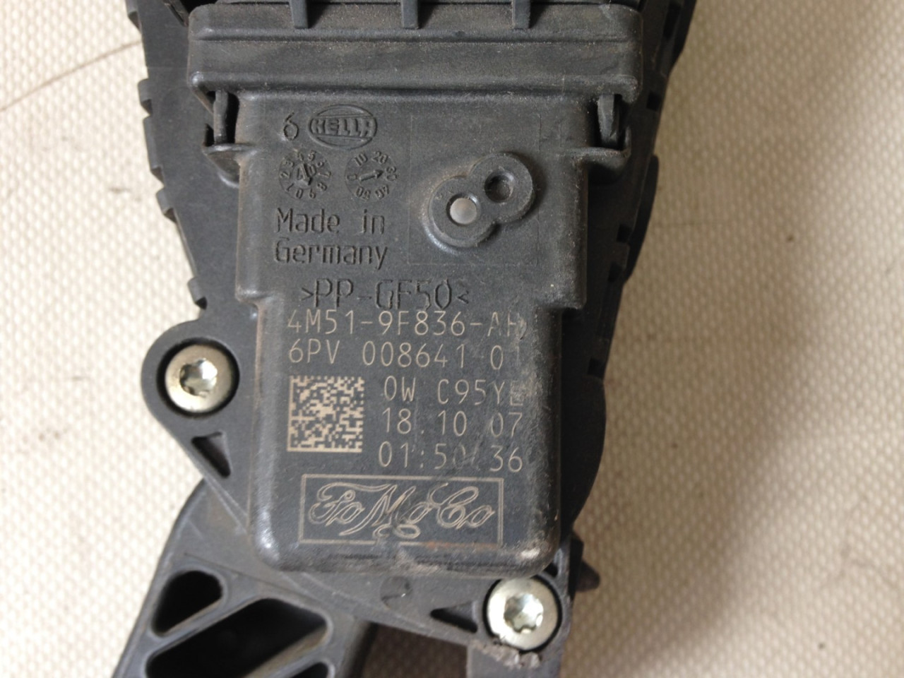 DIJELOVI PAPUCICA GASA FORD FOCUS > 07-11 4M519F836AH