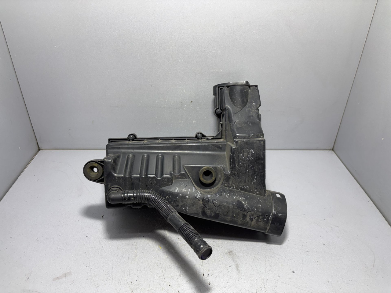 KUCISTE FILTERA ZRAKA VW PASSAT B6 > 05-10 3C0129607BC