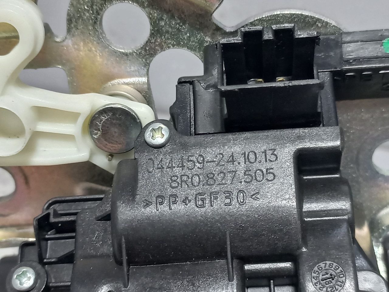 DIJELOVI BRAVA GEPEKA SKODA FABIA > 14- 8R0827505