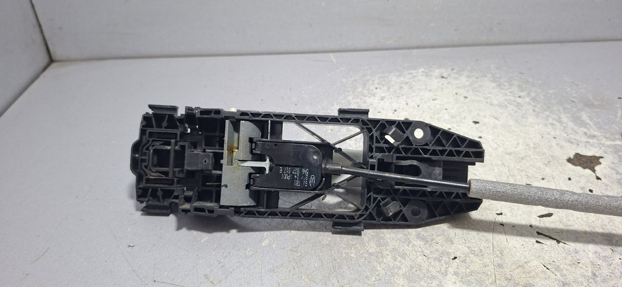 DIJELOVI RUCKA VRATA VW TIGUAN > 11-15 5N0839885H