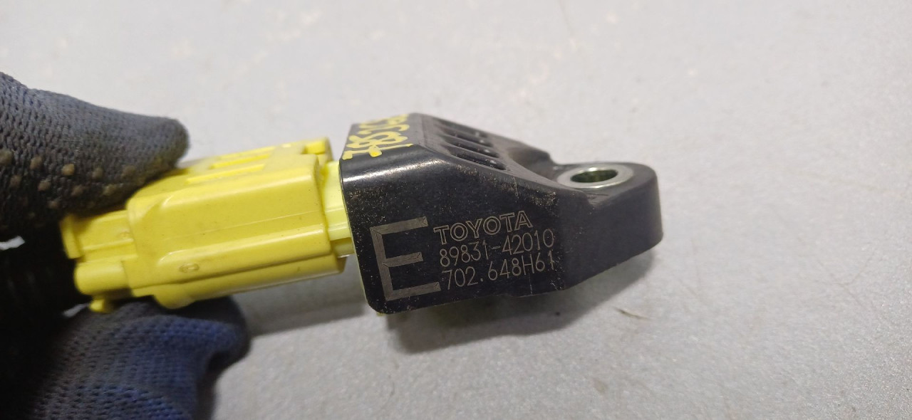 DIJELOVI SENZOR AIRBAGA TOYOTA RAV 4 > 06-09 2.2 8983142010