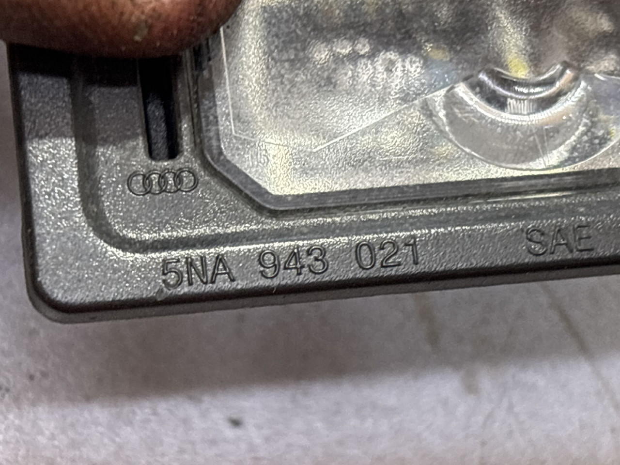 RASVJETA TABLICA VW TIGUAN > 11-15 5NA943021