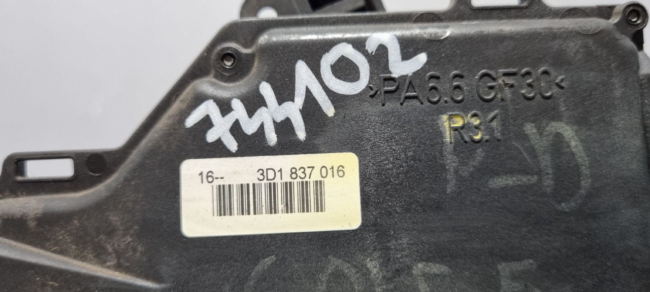 DIJELOVI BRAVA VRATA VW TOURAN > 03-06 3D1837016