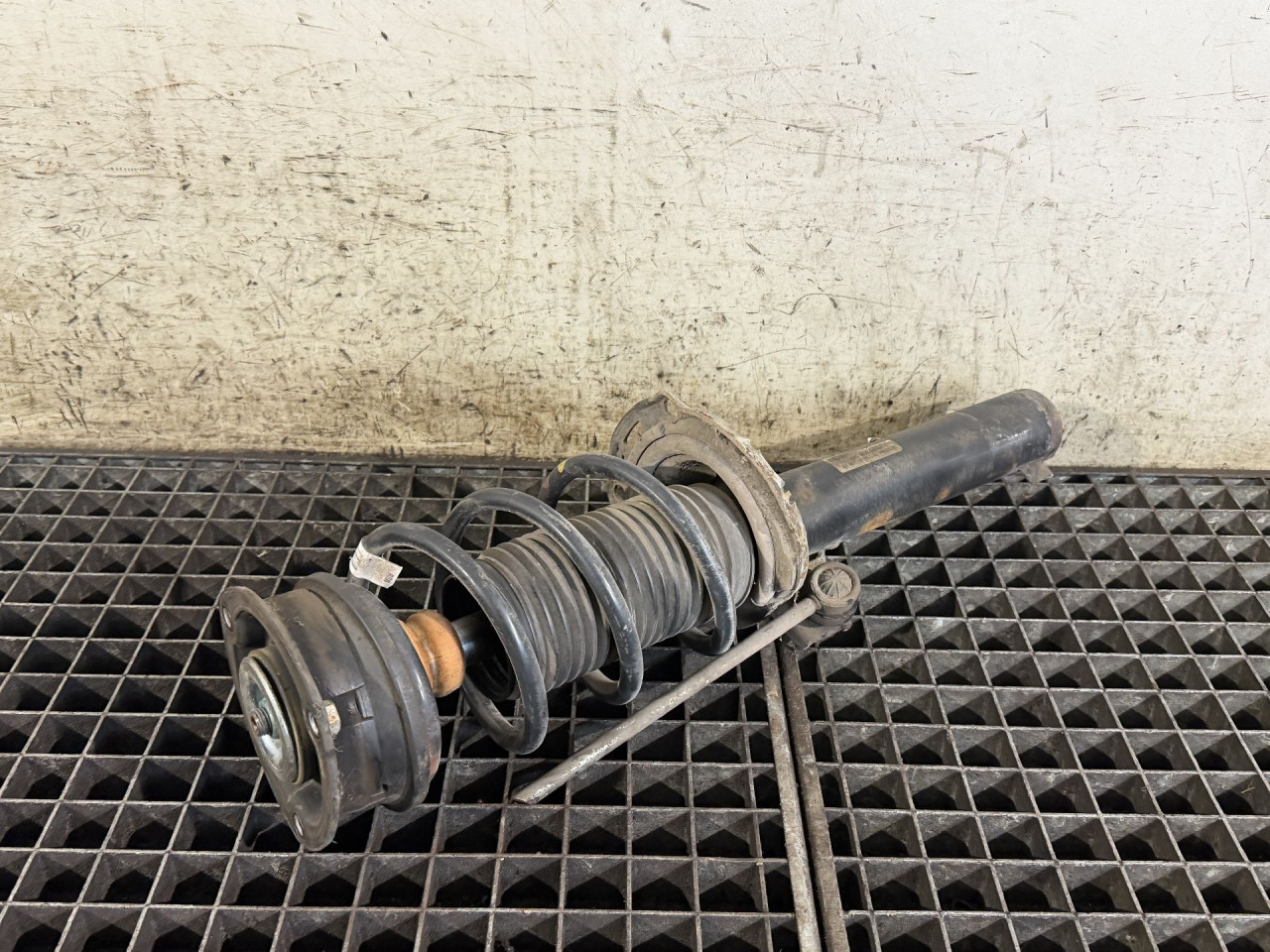 DIJELOVI AMORTIZER VW PASSAT B8 > 14-19 2.0 3Q0413031BN