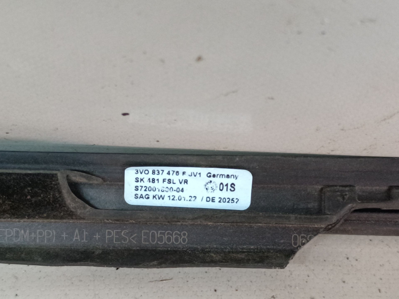 DIJELOVI LAJSNA SKODA SUPERB > 15-19 3V0837476F
