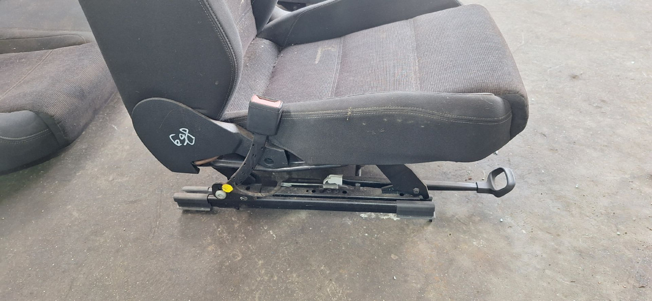 DIJELOVI SJEDISTA VW PASSAT B8 > 14-19
