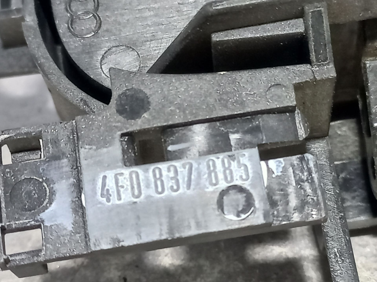 DIJELOVI RUCKA VRATA AUDI A6 > 04-08 4F0837885