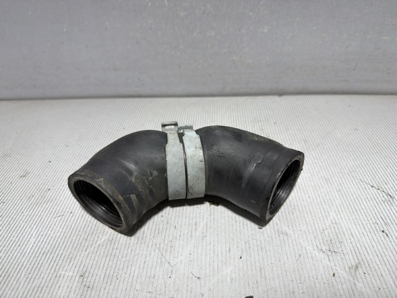 DIJELOVI CRIJEVO VW PASSAT B8 > 14-19 2.0 04L131525J