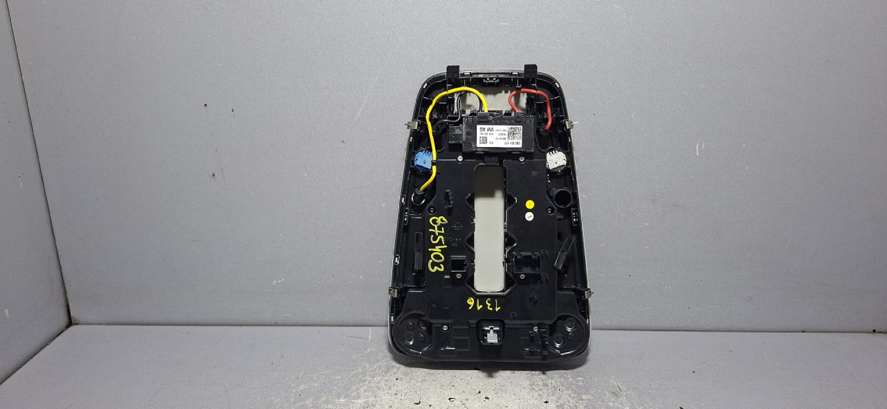 DIJELOVI RASVJETA U KABINI AUDI A4 (B9) > 15-18 2.0 8W0947135BQ
