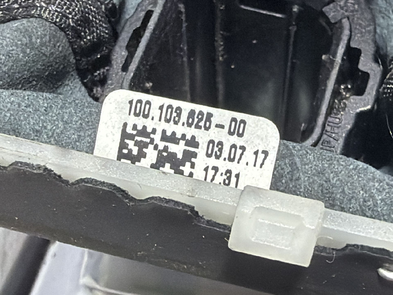 DIJELOVI RUCICA MJENJACA AUDI A4 (B9) > 15-18 2.0 100103625