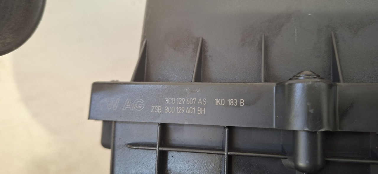 KUCISTE FILTERA ZRAKA VW PASSAT CC > 08-11 3C0129607AS