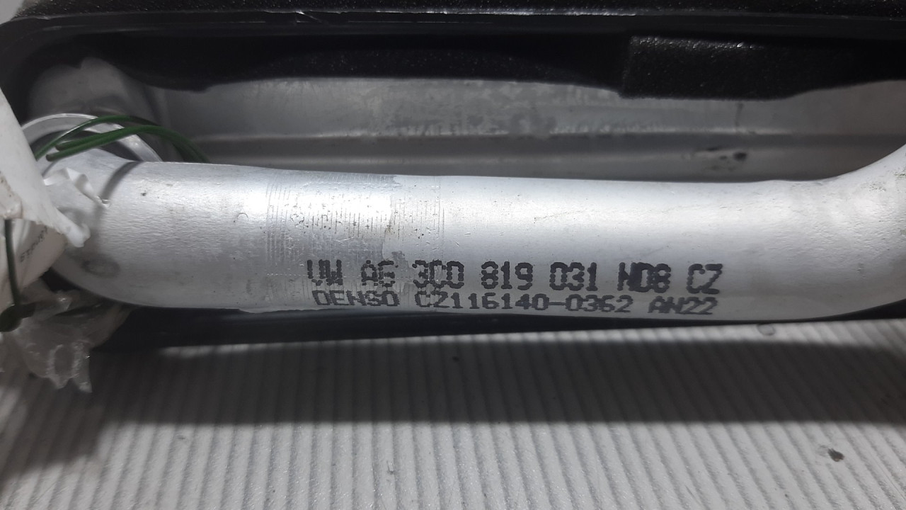 DIJELOVI MALI HLADNJAK VW GOLF 6 > 08-12 3C0819031