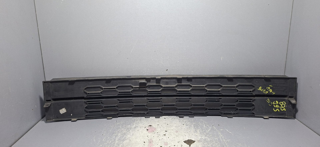 DIJELOVI RESETKA BRANIKA SKODA OCTAVIA > 17-19 5E0853677L