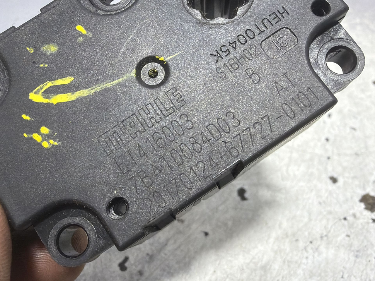 DIJELOVI MOTORIC KLAPNE AUDI A4 (B9) > 15-18 2.0 ZBAT0084D03