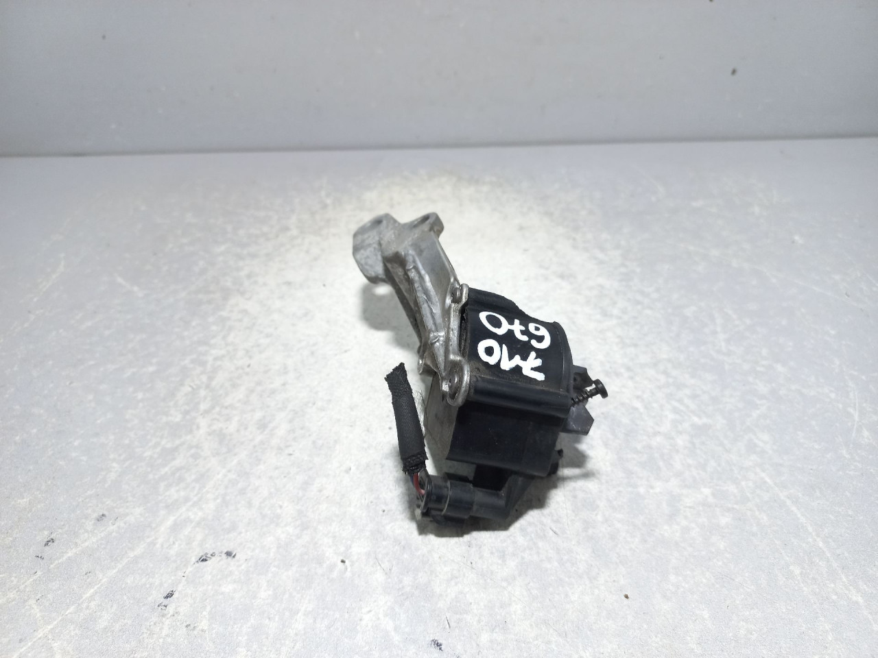 POMOCNA PUMPA VODE PEUGEOT 208 > 19- 9814099080