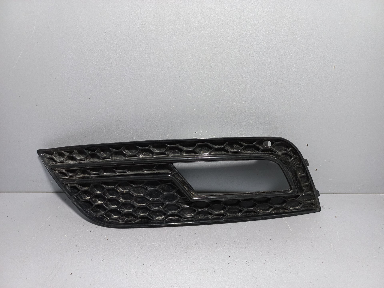 PLASTIKA BRANIKA AUDI A8 (4H) > 10-13 8D807682B