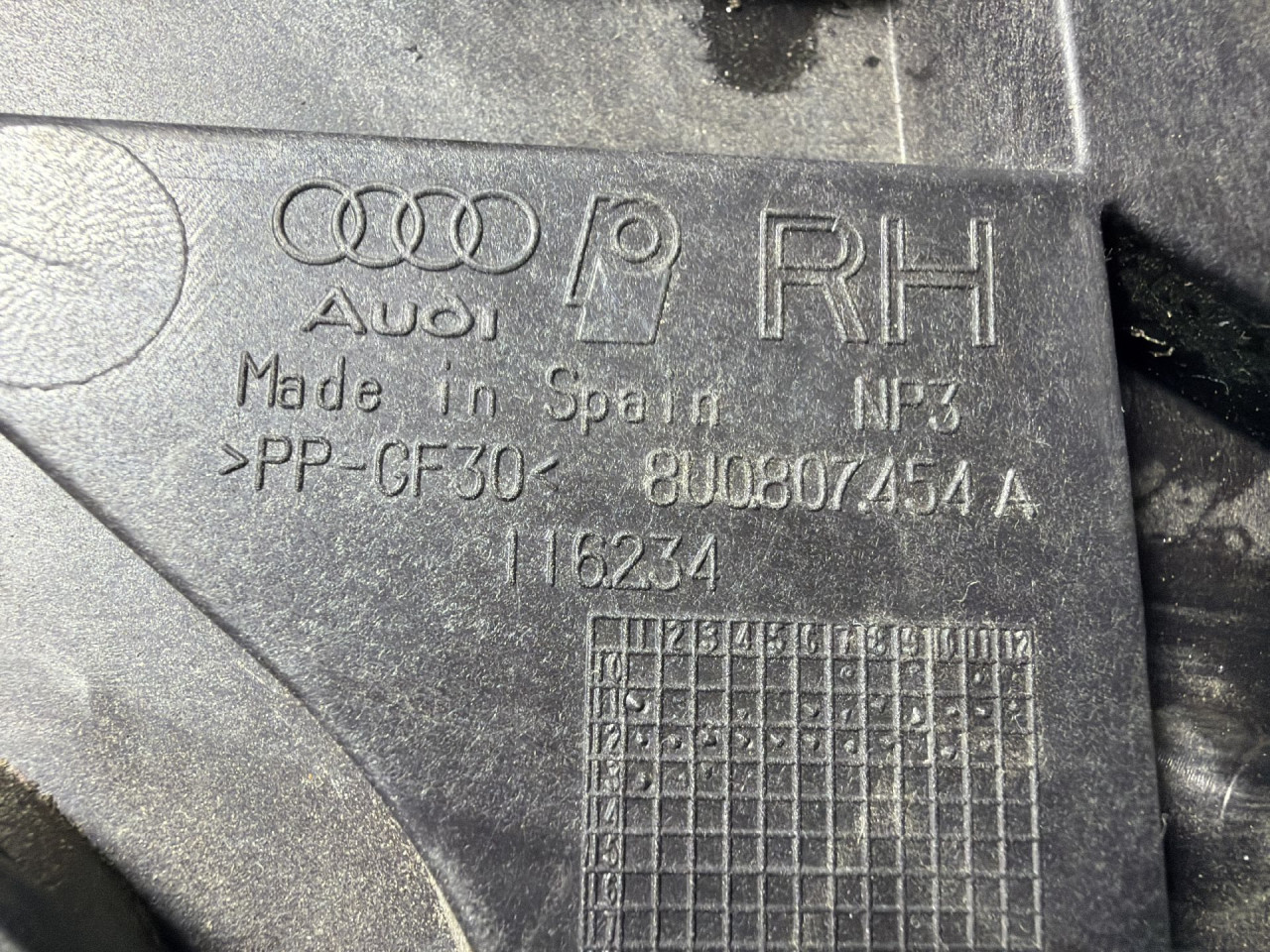 DIJELOVI NOSAC ZADNJEG BRANIKA AUDI Q3 > 11-15 2.0 8U0807454A