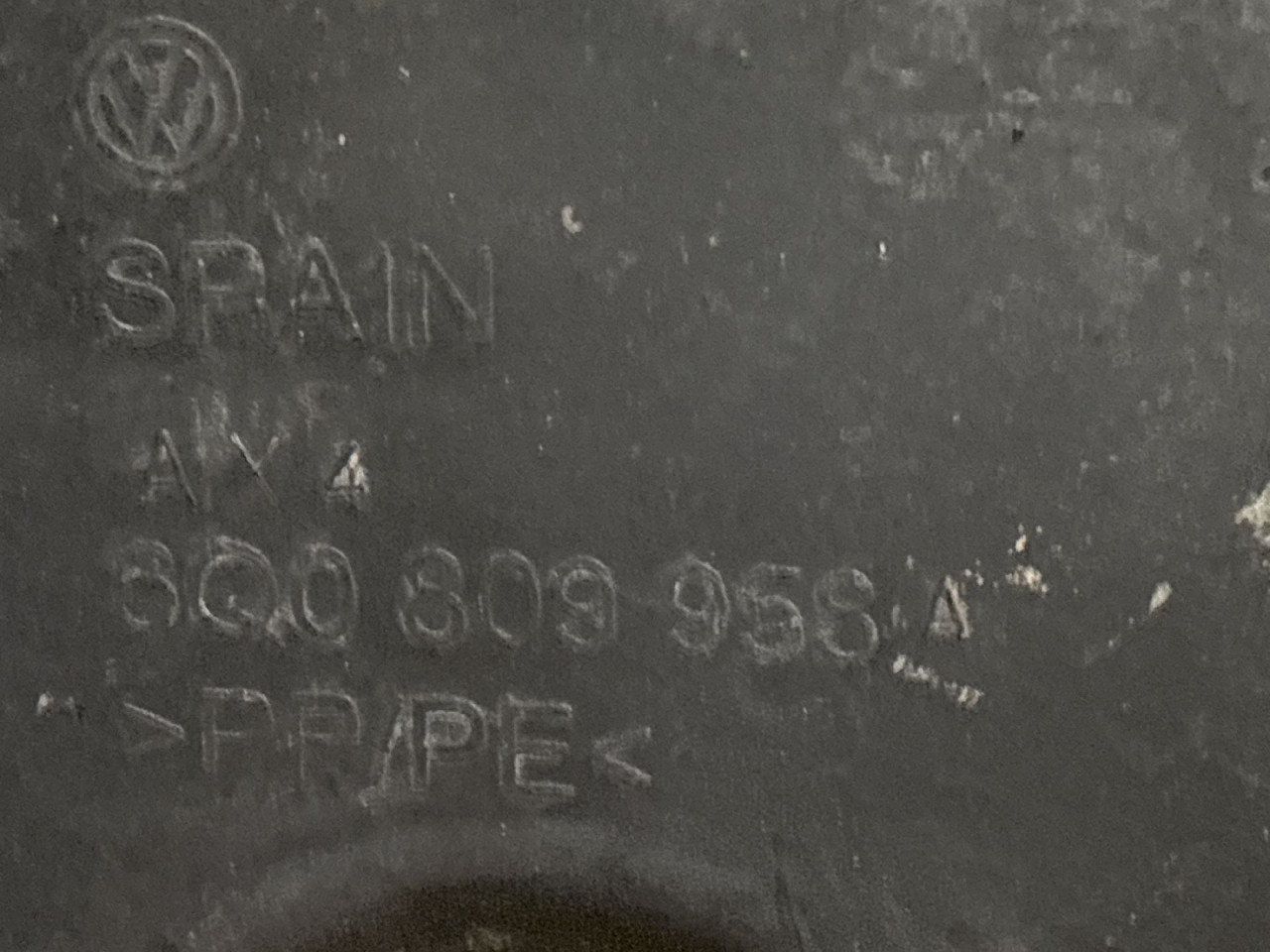 UNUTRASNJI BLATOBRAN VW POLO > 14-17 6Q0809958A