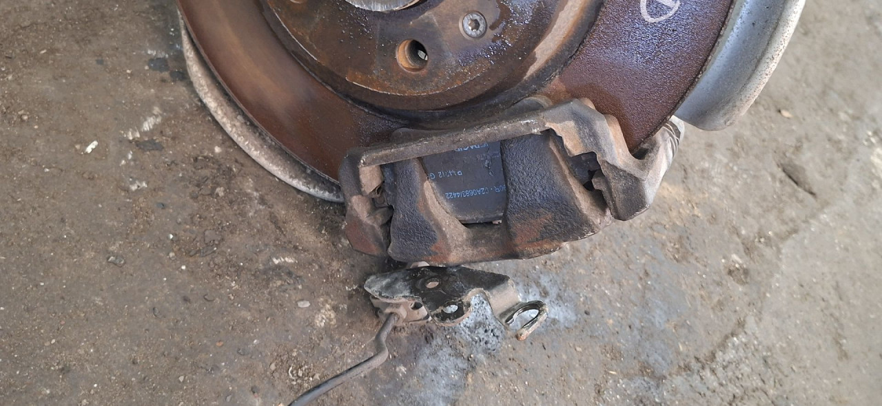 DIJELOVI KOCIONA KLJESTA AUDI A4 (B9) > 15-18 2.0 8W0406AT
