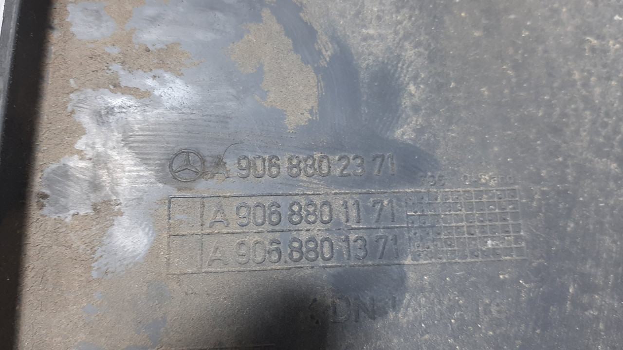 PLASTIKA BRANIKA MERCEDES SPRINTER > 06-13 A9068802371