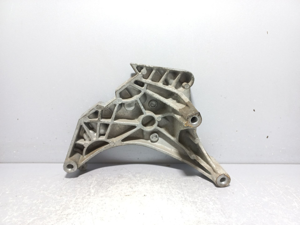DIJELOVI NOSAC MOTORA VW POLO > 09-14 03L199207