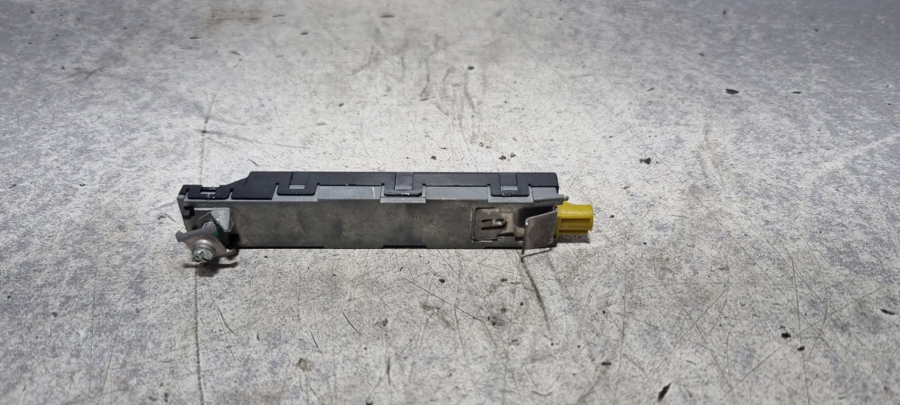 DIJELOVI ANTENA SKODA OCTAVIA > 13-16 5E5035577B
