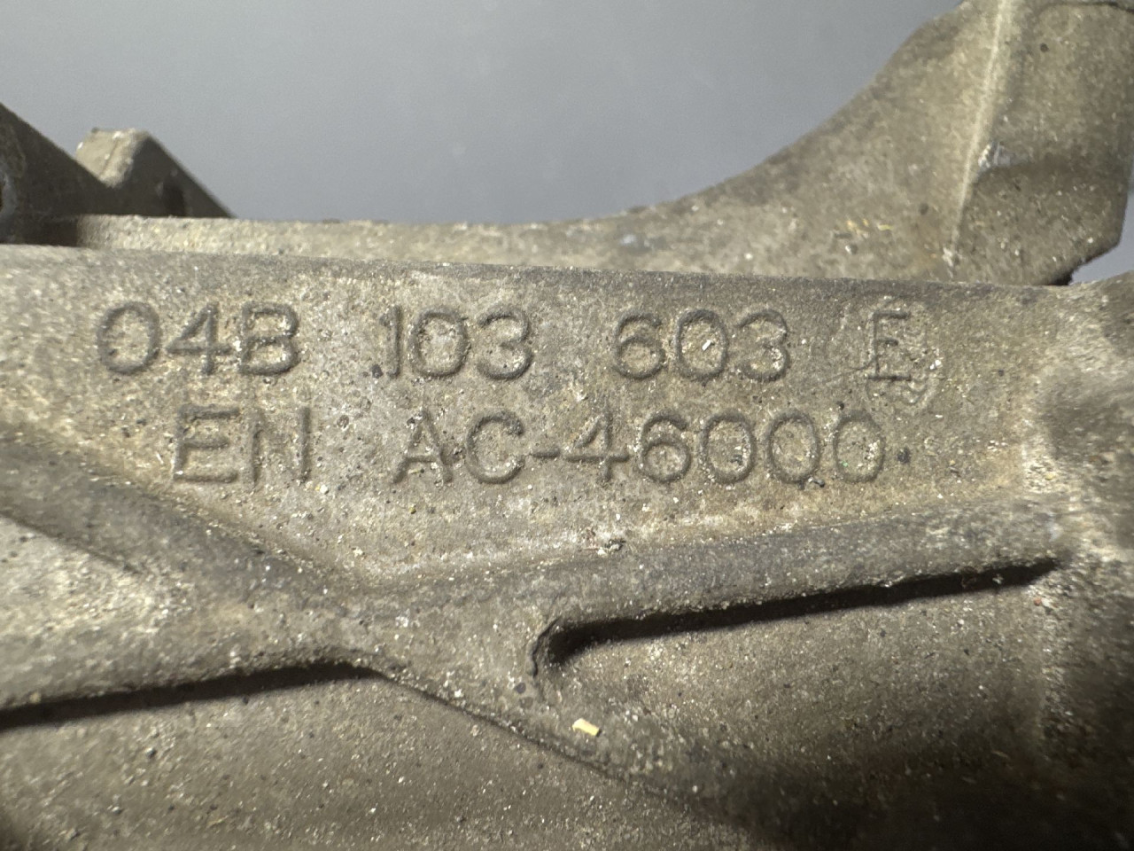 DIJELOVI KARTER VW POLO > 14-17 04B103603E