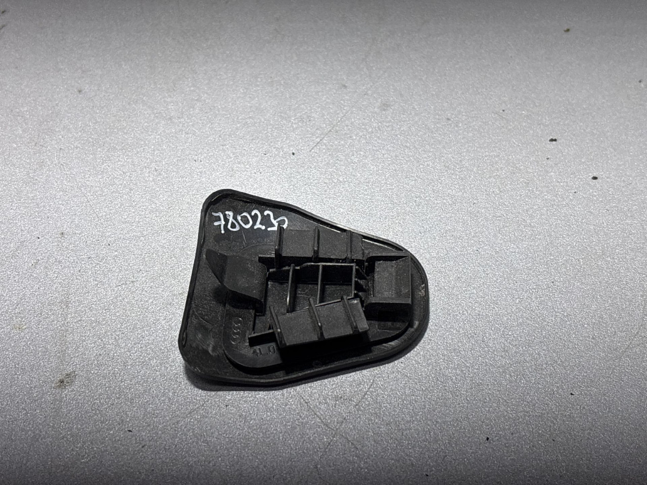 DIJELOVI PLASTIKA AUDI Q7 (4L) > 06-09 4L0881478