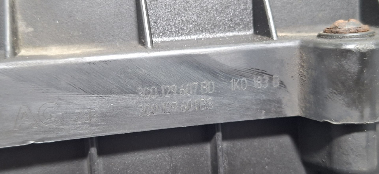 DIJELOVI KUCISTE FILTERA ZRAKA VW GOLF 6 > 08-12 1.6 3C0129607BD
