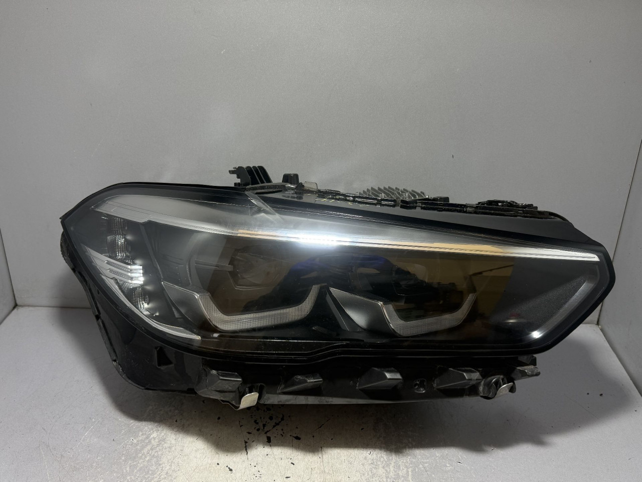 DIJELOVI FAR BMW X5 (G05) > 18- 9850414