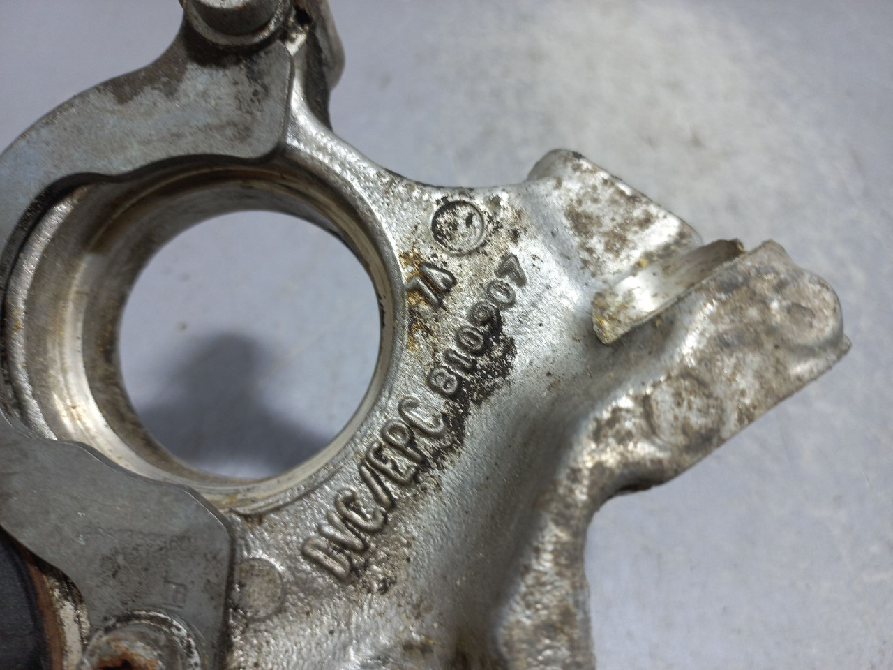 DIJELOVI NOSAC MOTORA PEUGEOT 3008 > 09-13 810907