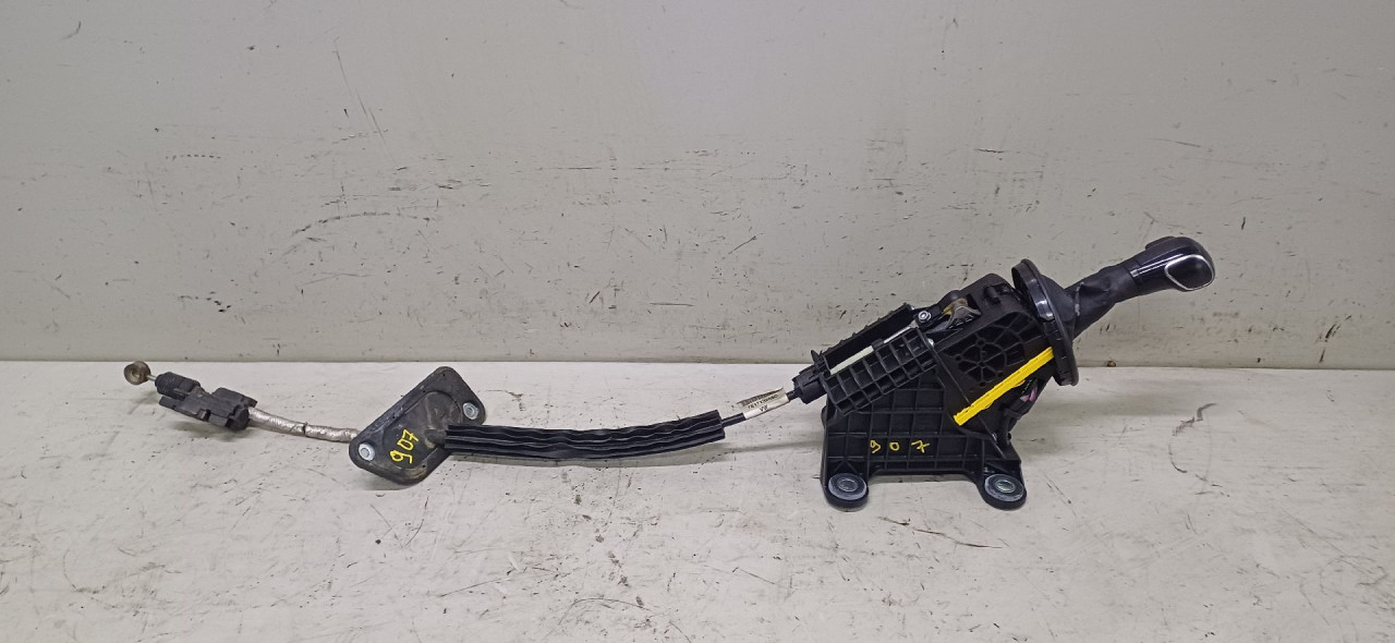 DIJELOVI SALTEBLA VW T6 > 15- 7E1713025B