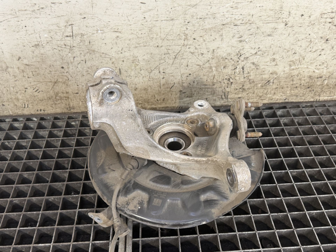 DIJELOVI GLAVCINA VW TIGUAN > 16-20 2.0 5Q0407257A