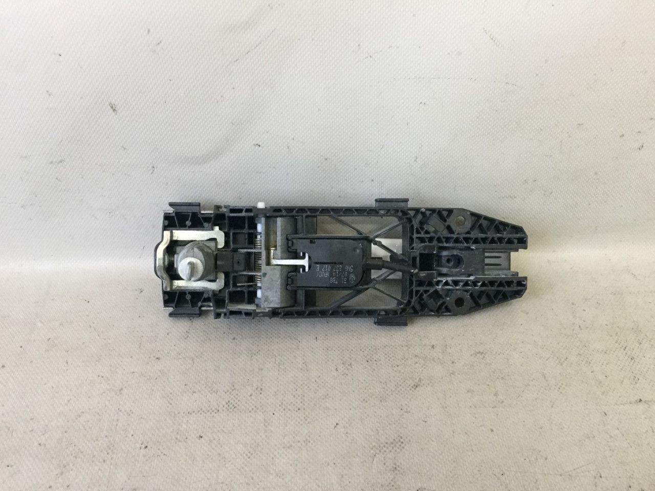 DIJELOVI RUCKA VRATA VW UP > 12-16 5N0837885H