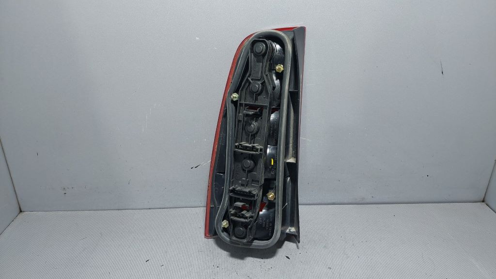 DIJELOVI STOP SVJETLO VW POLO > 99-01 6K0945112