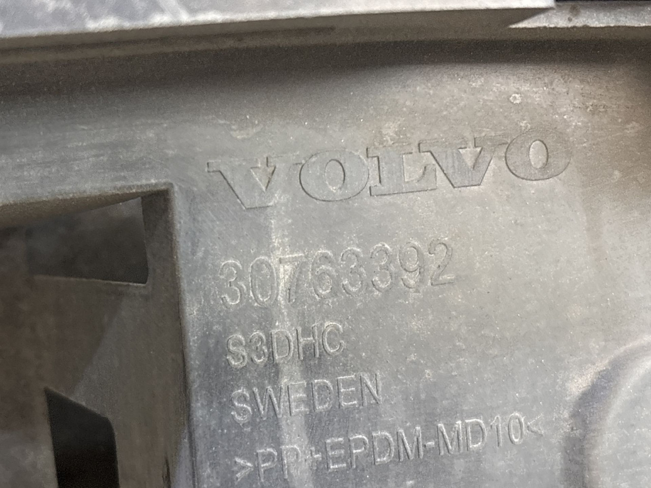 PLASTIKA BRANIKA VOLVO V70 > 08-11 30763392