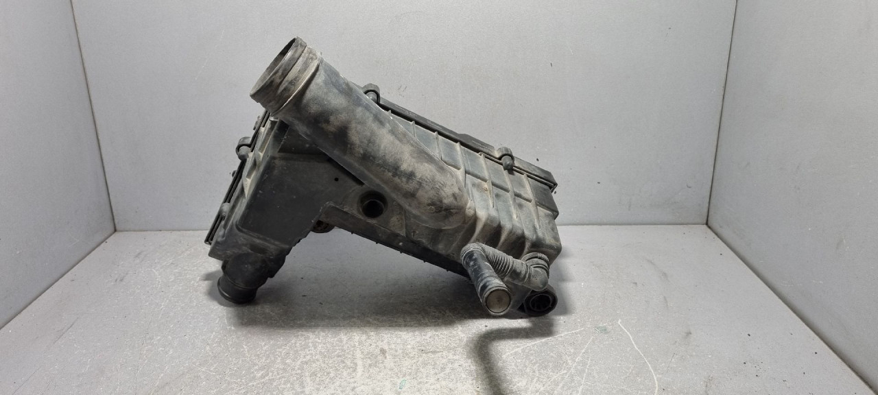 KUCISTE FILTERA ZRAKA VW CADDY > 03-10 1K0129620E