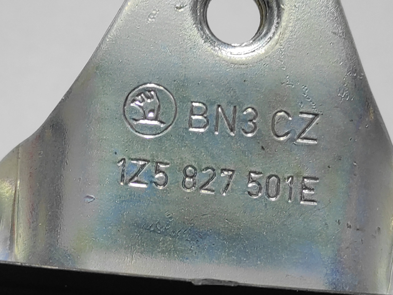 DIJELOVI BRAVA GEPEKA SKODA OCTAVIA > 08-13 1Z5827501E