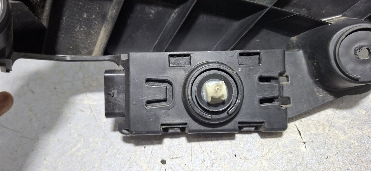 DIJELOVI ANTENA SKODA OCTAVIA > 19- 2.0 5WA962133B